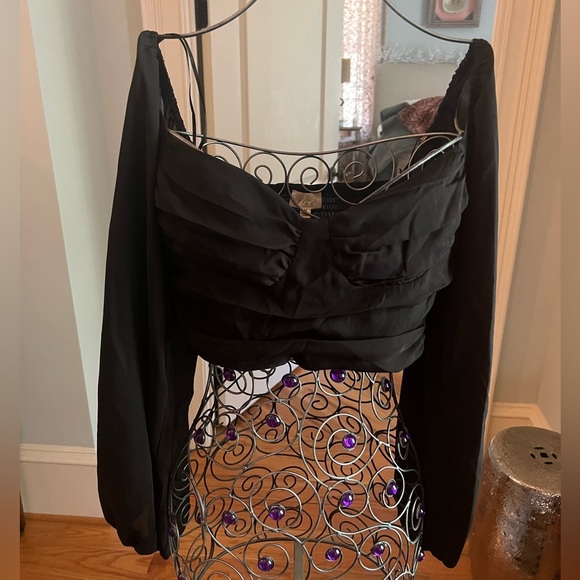 Black Long Sleeve Top | Cropped Long Sleeve Black Top - Picture 8 of 14